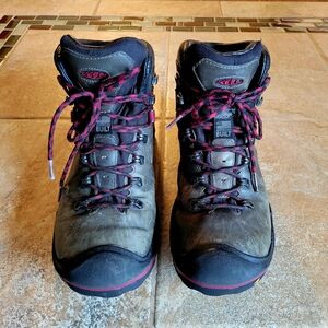 KEEN Women's Dark Green Hiking Boots